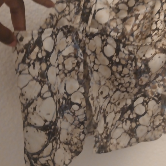 Forever 21 marble blouse - Picture 3 of 4